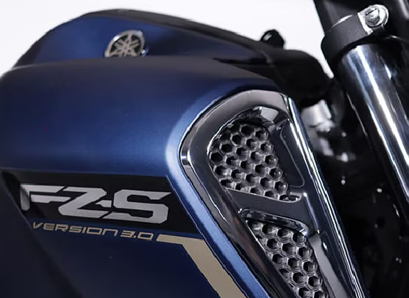 YAMAHA FZS - Thumbnail 3